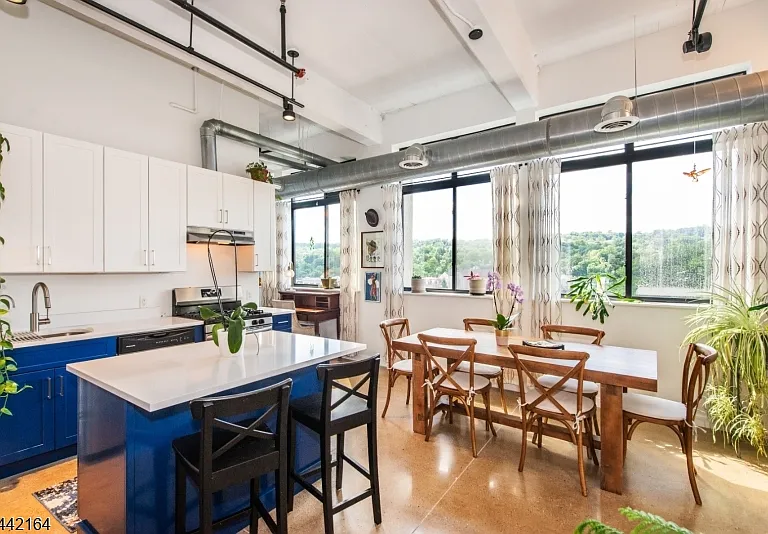 475 S Jefferson St #501 — Photo 1