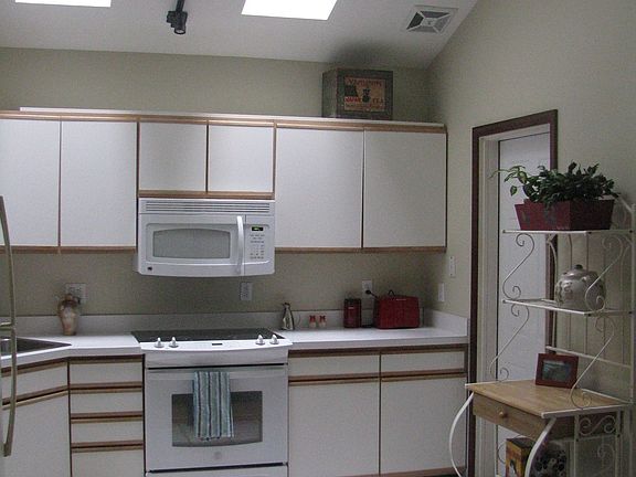 Kitchen w/skylights