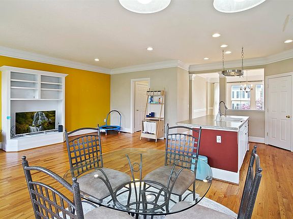5th image of 1622 Honeysuckle Dr