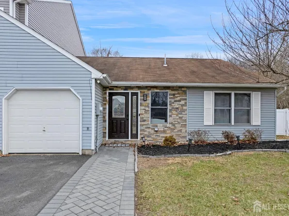 124 Woodbury Rd, Edison, NJ 08820