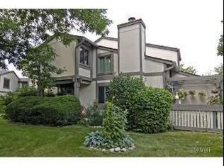 104 Chicory Ct, Rolling Meadows, IL 60008