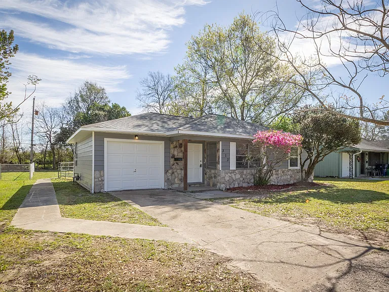 313 Evans St — Photo 2