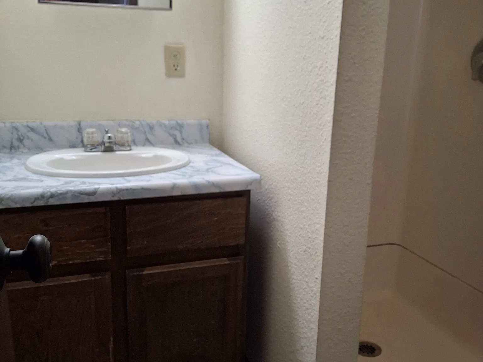 3 bed, 1800 sqft, $1,800 — Photo 2