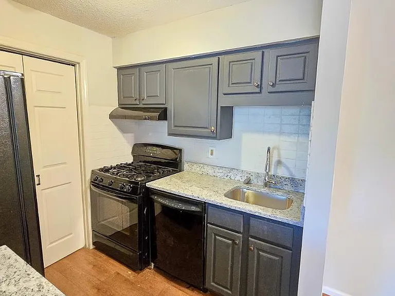 1300 Hillbrow Ln #203 — Photo 9