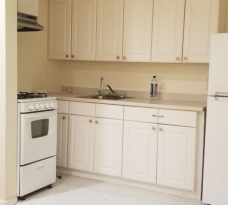 2nd image of 217 E 59th St #2E