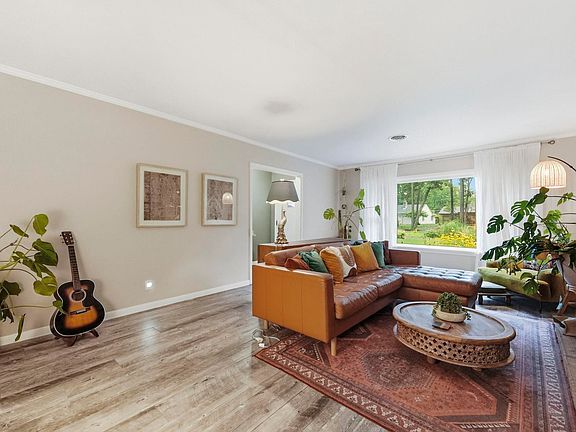 4th image of 3313 River Forest Dr
