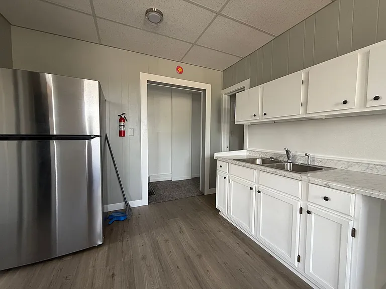 113 E Milwaukee St — Photo 33