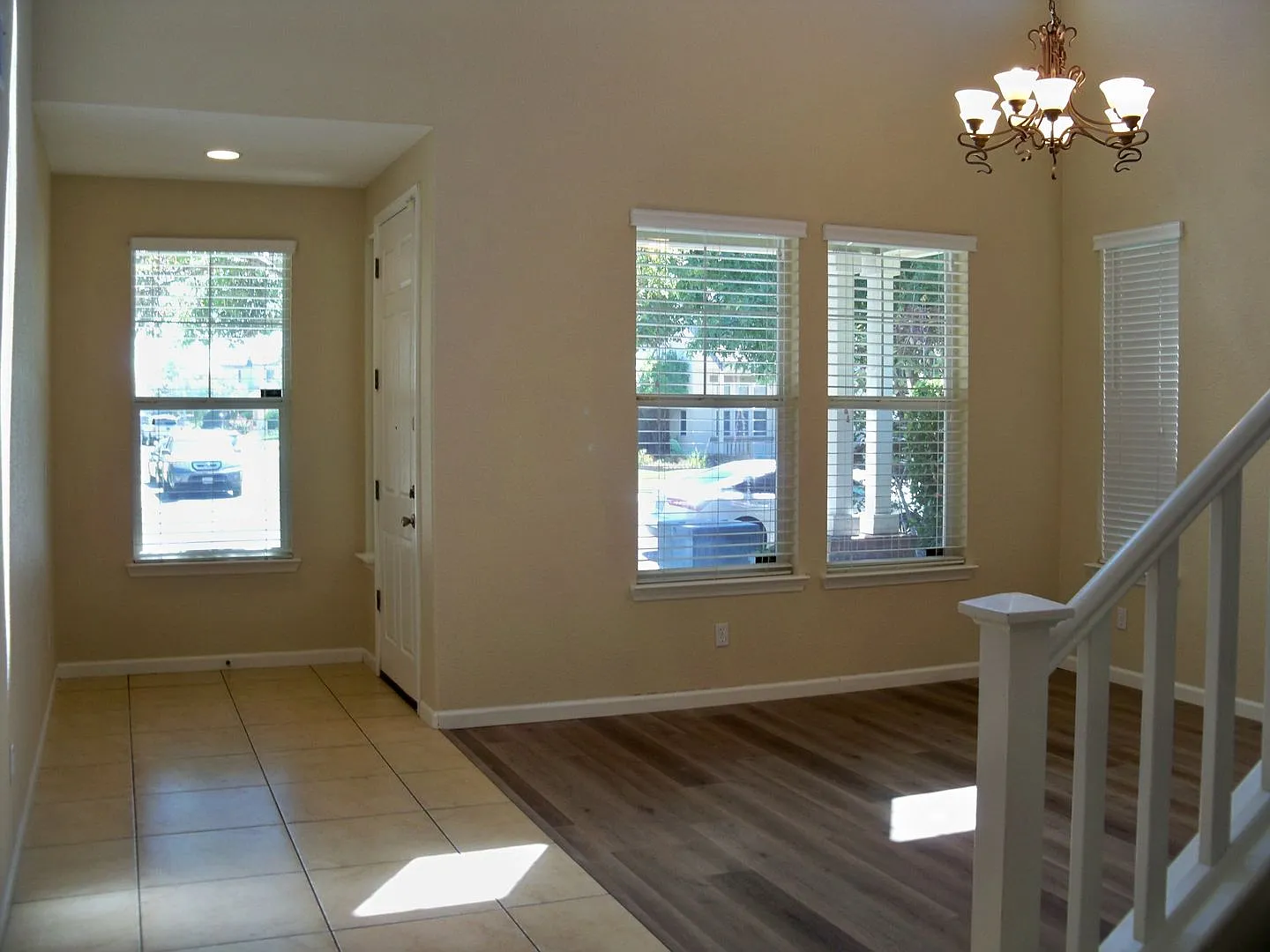 Gorgeous Two Story In East Modesto — Photo 3