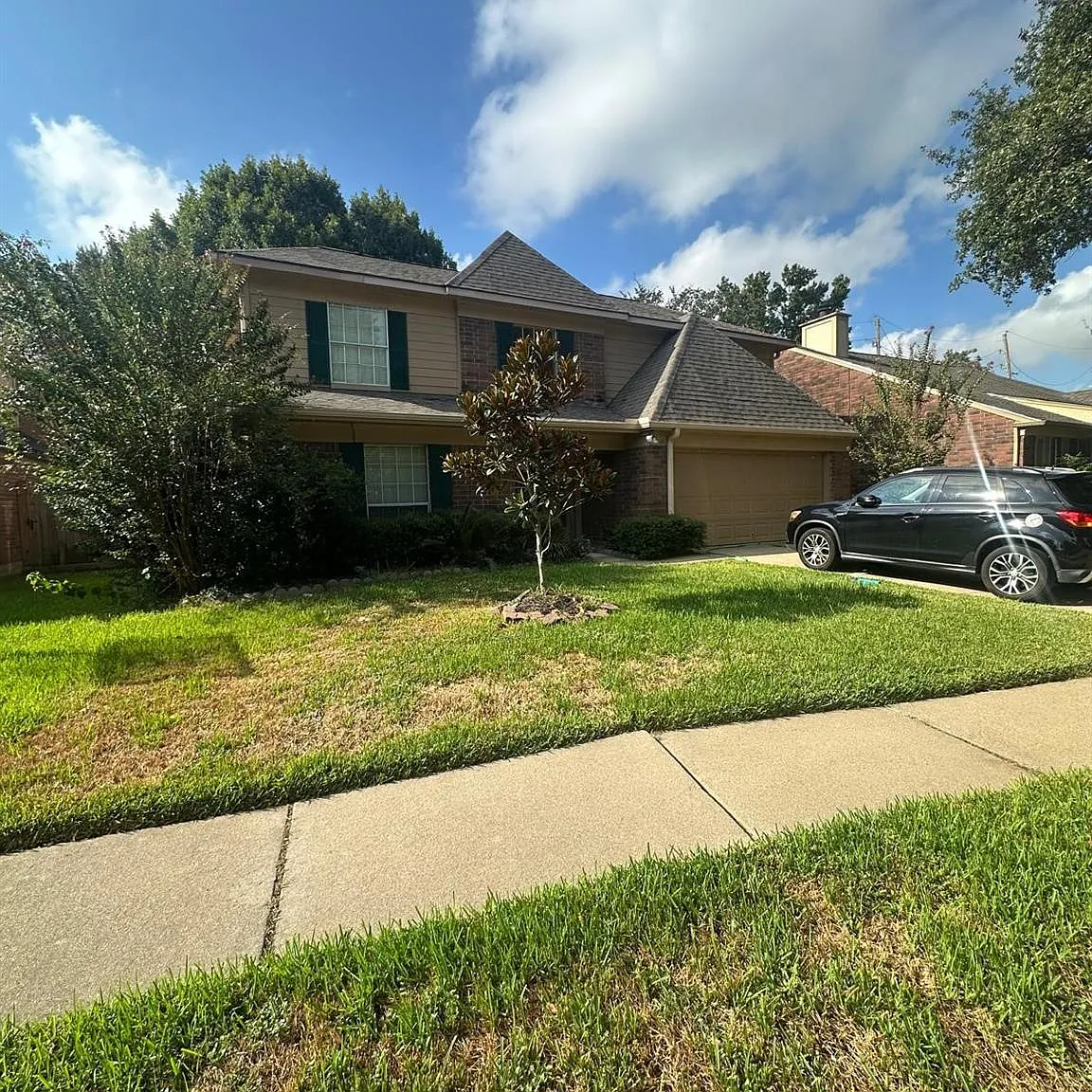 5 bed, 2.5 bath, 2502 sqft, $2,150 — Photo 2