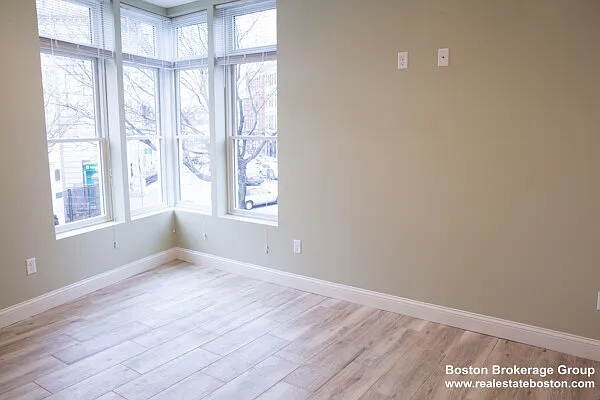 Building Photo - 10 Roxbury St #10