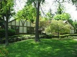 1975 Marcastle Ct, Rochester Hills, MI 48309