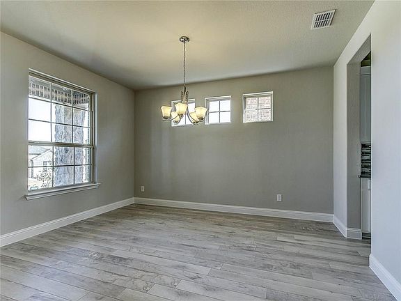 4th image of 1019 Uplands Dr