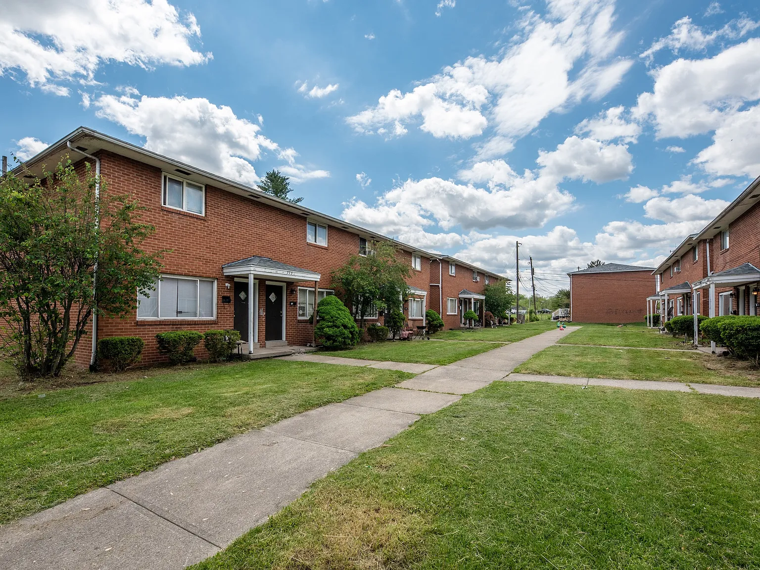 2 bed, 1250 sqft, $995 — Photo 1