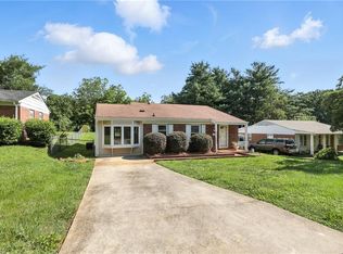 827 Woodcote Dr, Winston Salem, NC 27107