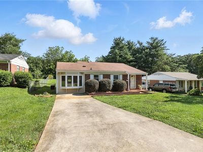 827 Woodcote Dr, Winston Salem, NC, 27107