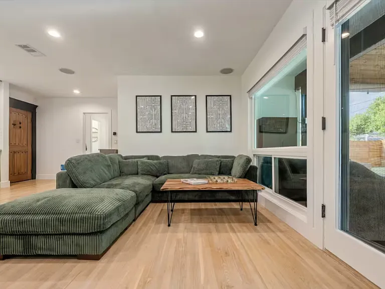 7106 Lasaine Ave — Photo 47