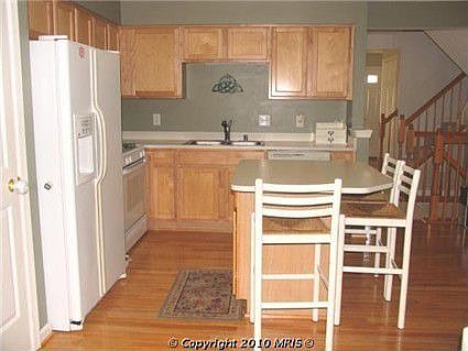 5th image of 920 Deerberry Ct