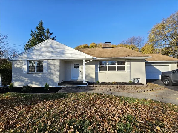 24 Crestview Dr, Brockport, NY 14420