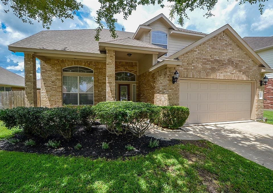 1st image of 10203 Hidden Falls Dr