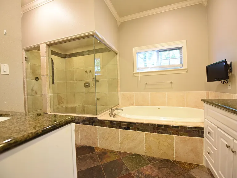 5606 Stanford Ave — Photo 13