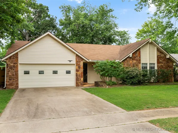 911 N Fir St, Jenks, OK 74037