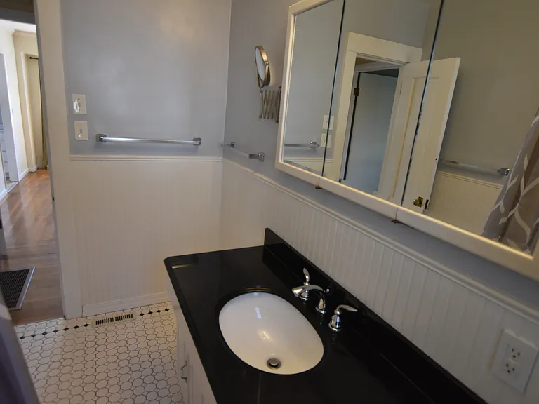 1635 Brewster Ave — Photo 6