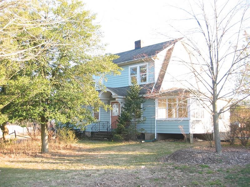 2nd image of 1517 Valley Rd
