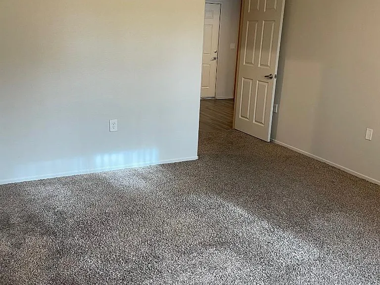 Towne Crest Apartments — Photo 18