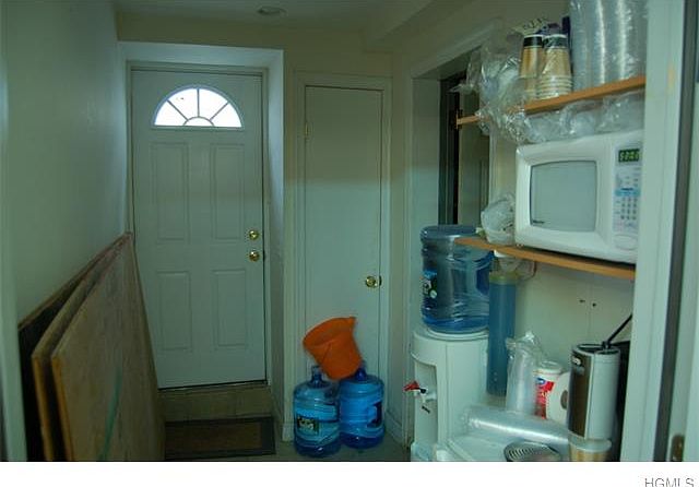 2nd image of 3149 Albany Post Rd