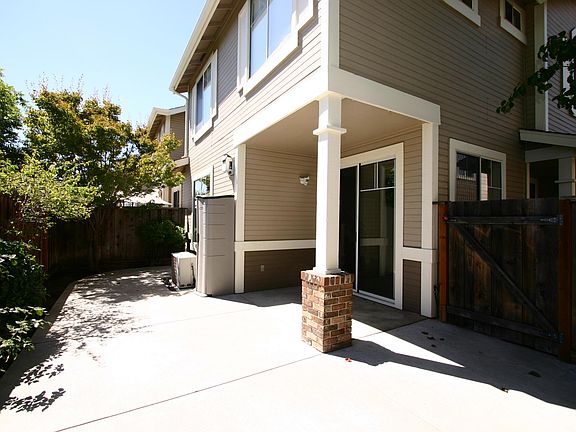 2nd image of 320 Ballymore Cir