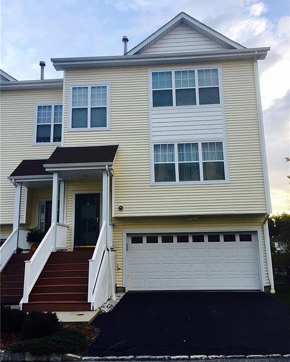 1st image of 92 Woodlake Dr