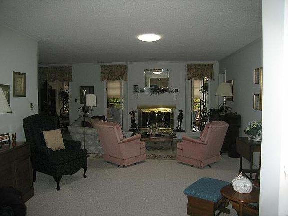 2nd image of 610 Knollwood Village