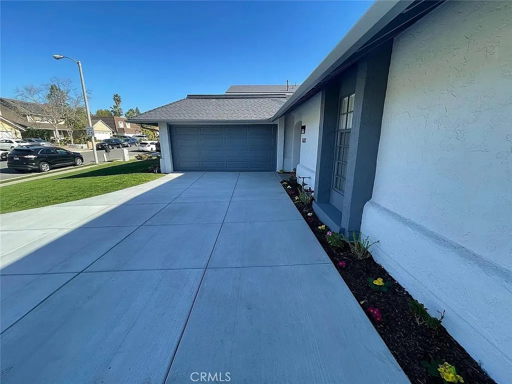 4 bed, 1872 sqft, $4,900 — Photo 3