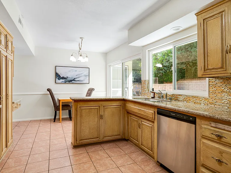 5400 Nagle Ave — Photo 32