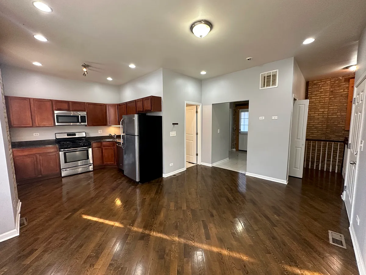 Building Photo - 2748 W Le Moyne St #3E