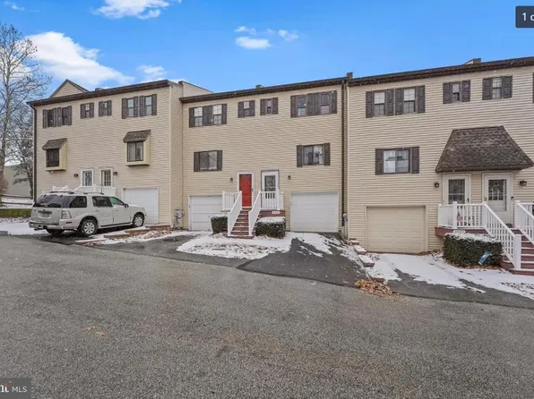 2520 Pond View Dr, West Chester, PA 19382