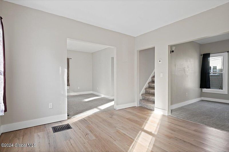 4th image of 70 Walnut Street