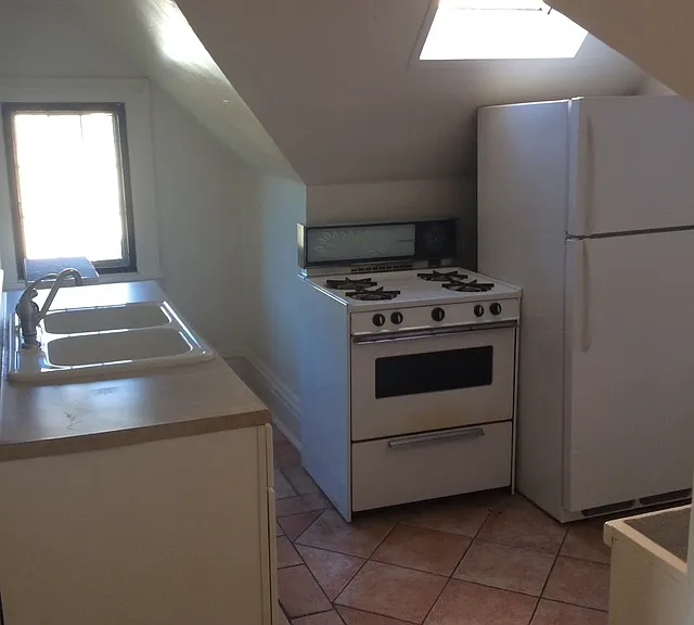 307 E Edison Ave — Photo 7
