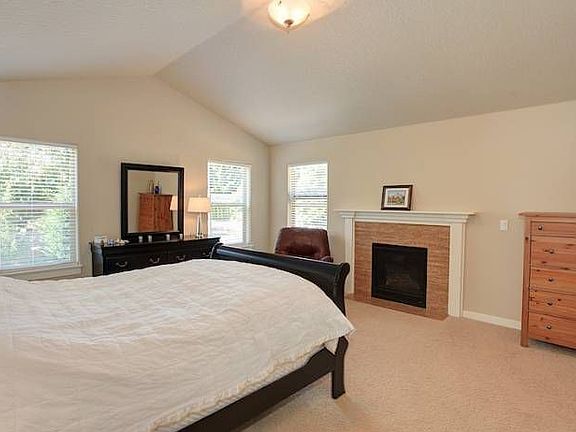 MASTER BEDROOM SUITE