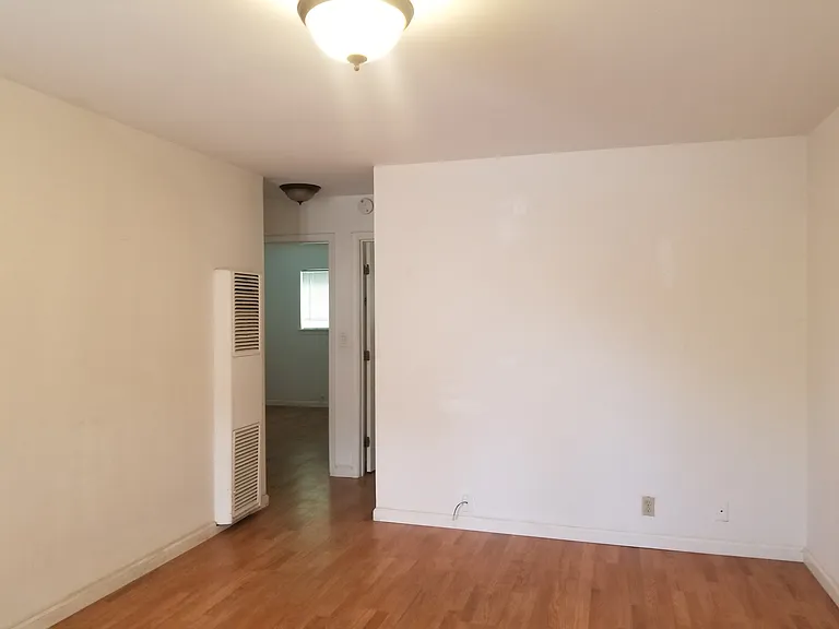 551 Northlake Dr #1 — Photo 2