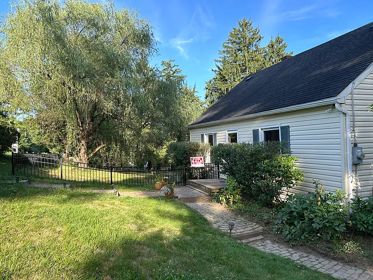 215 Ridge Ave — Photo 19