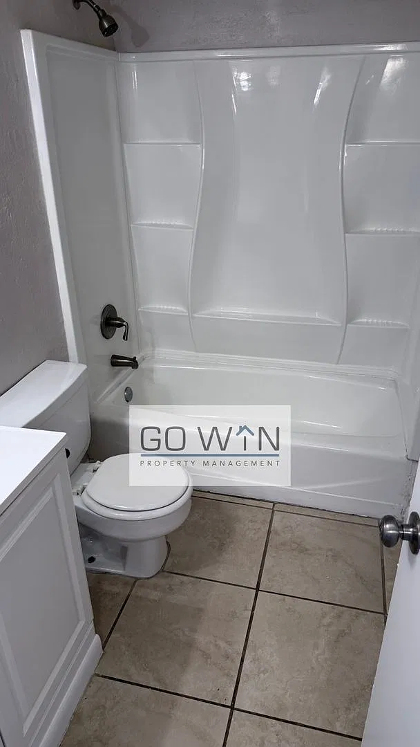 216 S Doran St — Photo 2