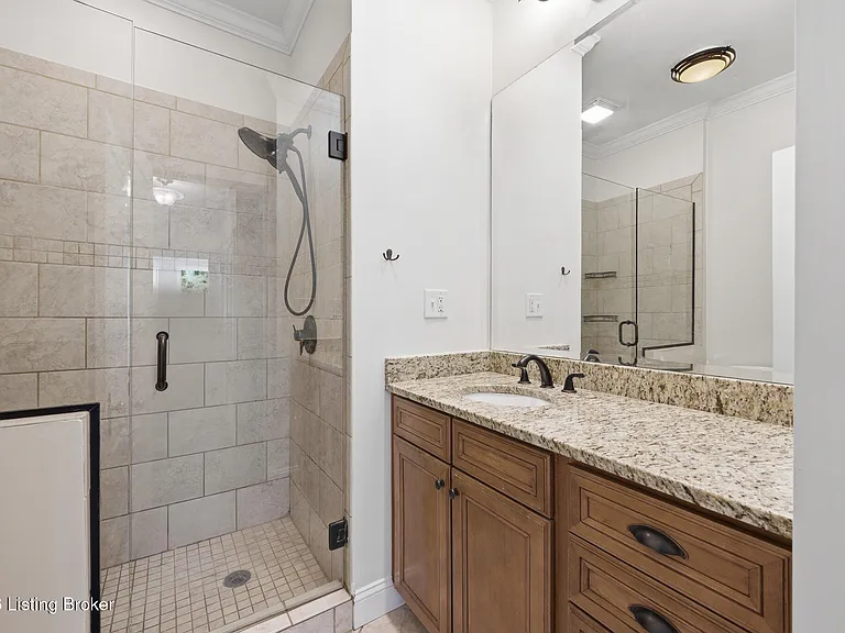 1290 Everett Ave — Photo 11