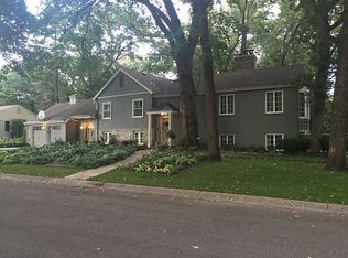 96 Mid Oaks Ln, Roseville, MN 55113