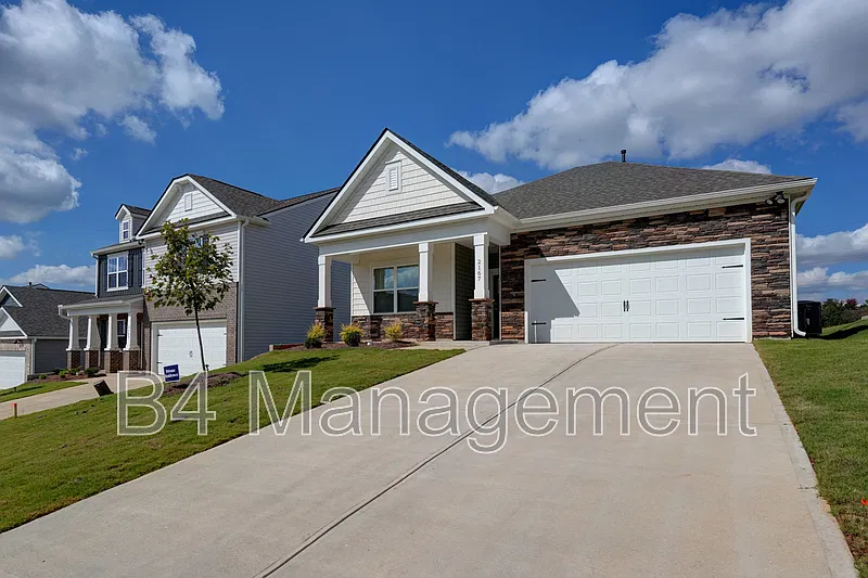 3 bed, 2.0 bath, 1618 sqft, $2,150 — Photo 3