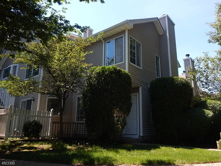 9 Pendleton Ct — Photo 1
