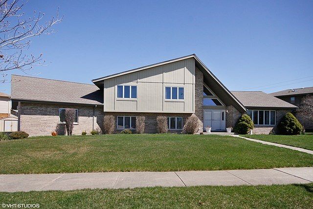 1st image of 8224 Heather Ln