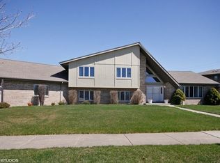 8224 Heather Ln, Tinley Park, IL 60477