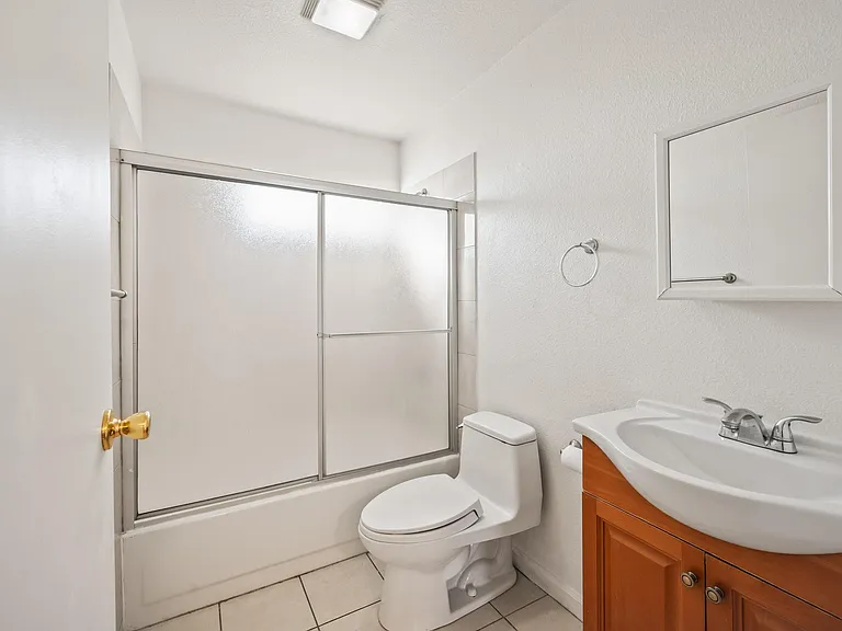 1609 B St #4 — Photo 4