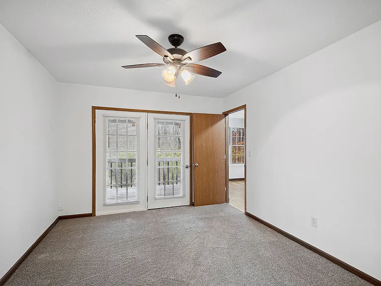 ReNew Edwardsville Apartment Collection — Photo 23